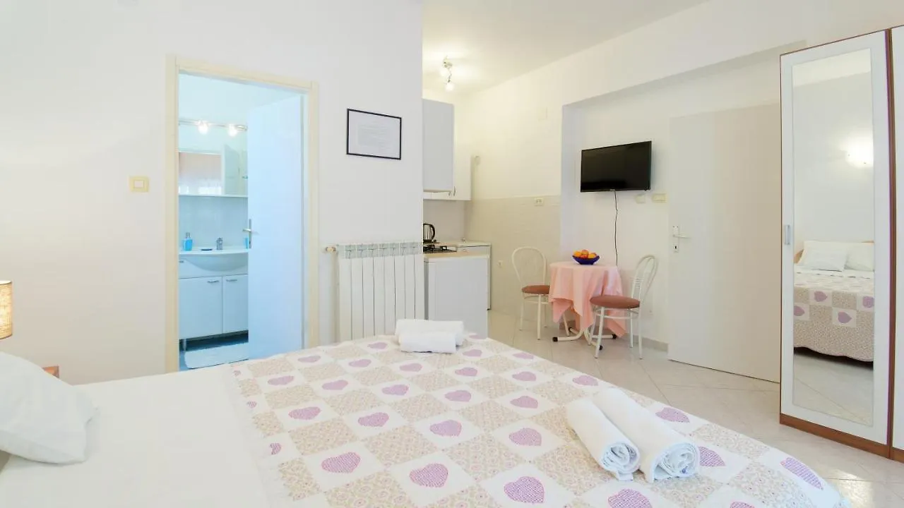 Apartments Susie By Rent Istria ウマグ